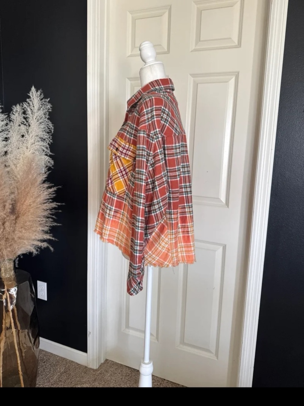 Oli & Hali Cropped Button Front Raw Hem Plaid Flannel Shirt size Medium - Picture 3 of 12